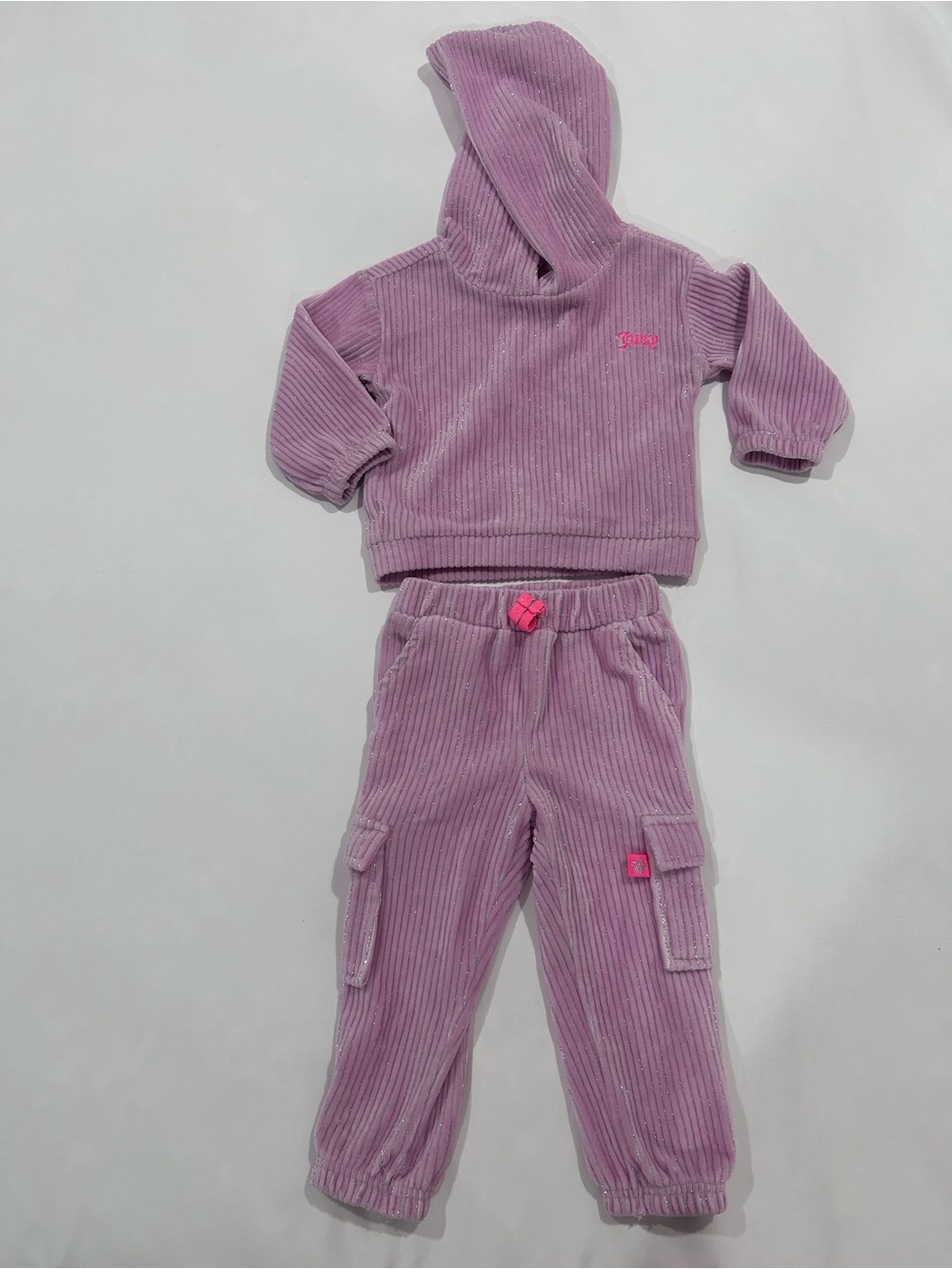 Kid’s juicy couture 2 piece cozy pink hoodie with matching pants. Size 18 month.